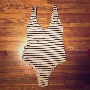 Cupshe one piece bathing suit